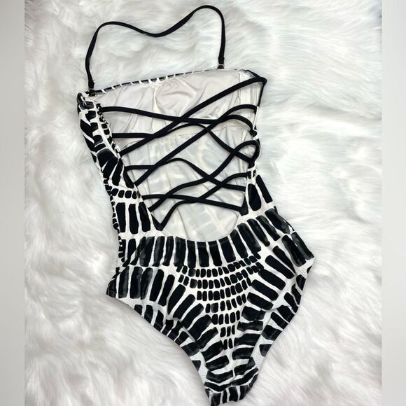 Trina Turk Black and White Algiers Bandeau One Piece Swimsuit Size 4 - Picture 4 of 7